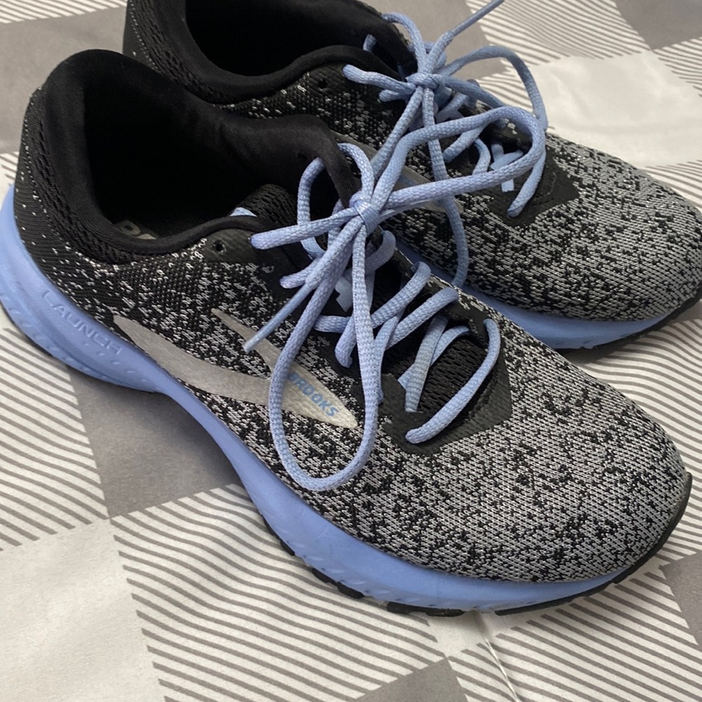 Women’s brooks